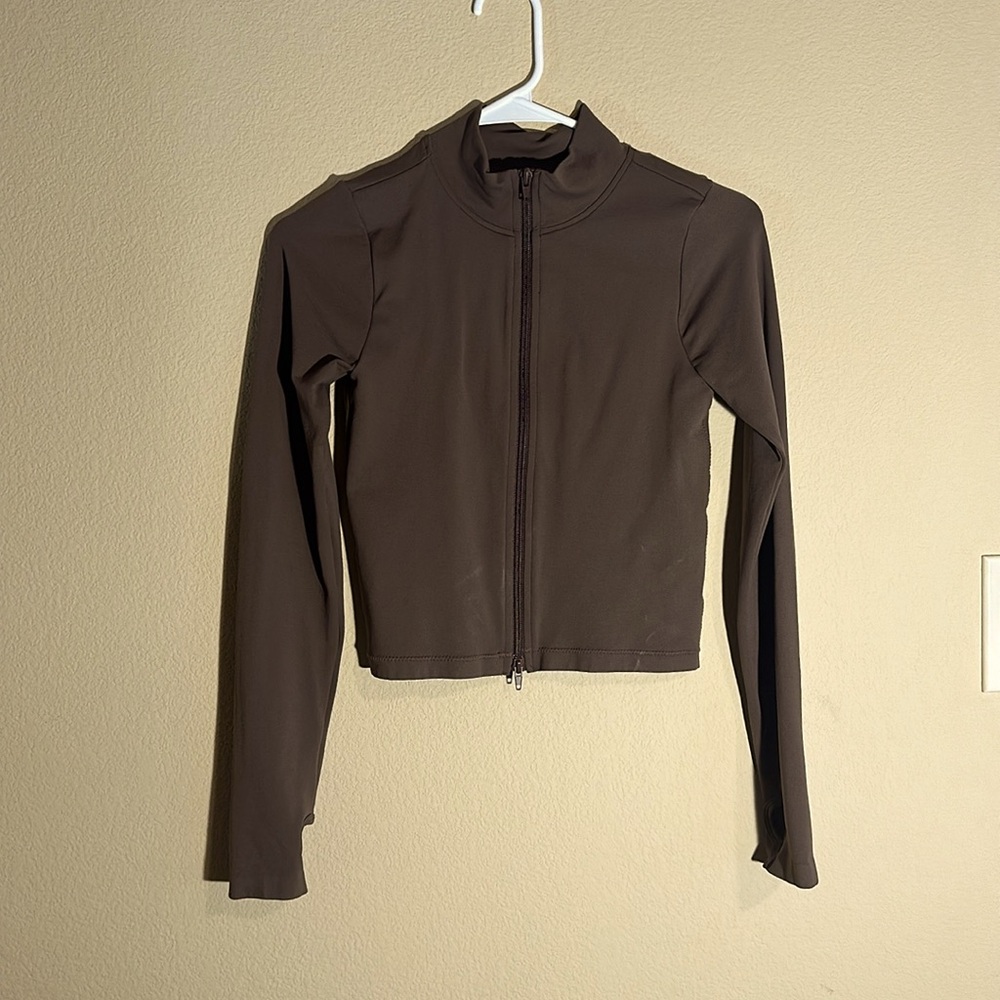 I’m selling this jacket, simply just didn’t wear it. Never been wore.